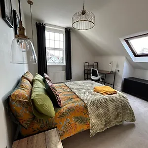 Apartment Seaside - 2br, Upto 6ppl, 3 Min Walk, Dogs Ok, Wifi, Park 2 Cars, Bournemouth