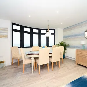 Luxury 3 Bed Apartment- Large Balcony With Seaviews , Bournemouth United Kingdom